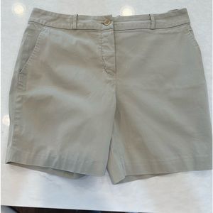 Loro Piana Ladies Shorts, 6.5 inch inseam, tag says 42 but fit like US size 6.